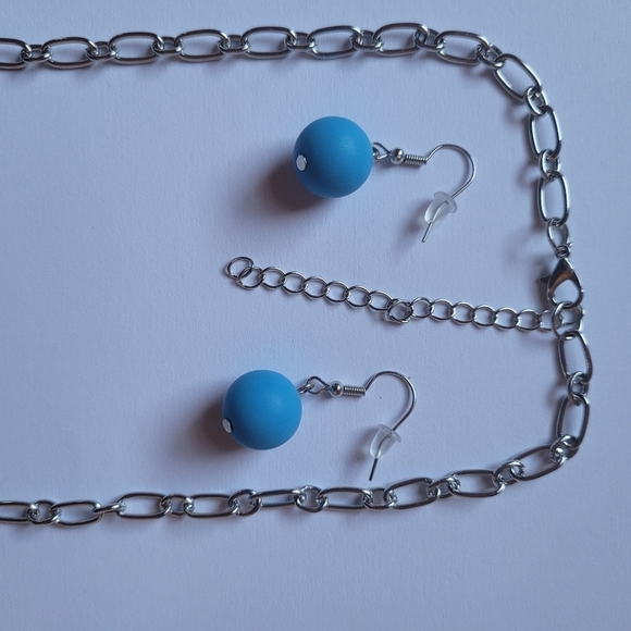 Necklace w/ earrings - Picture 4 of 5